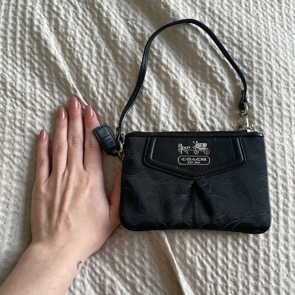 Small Coach Wallet/bag - Picture 2 of 3